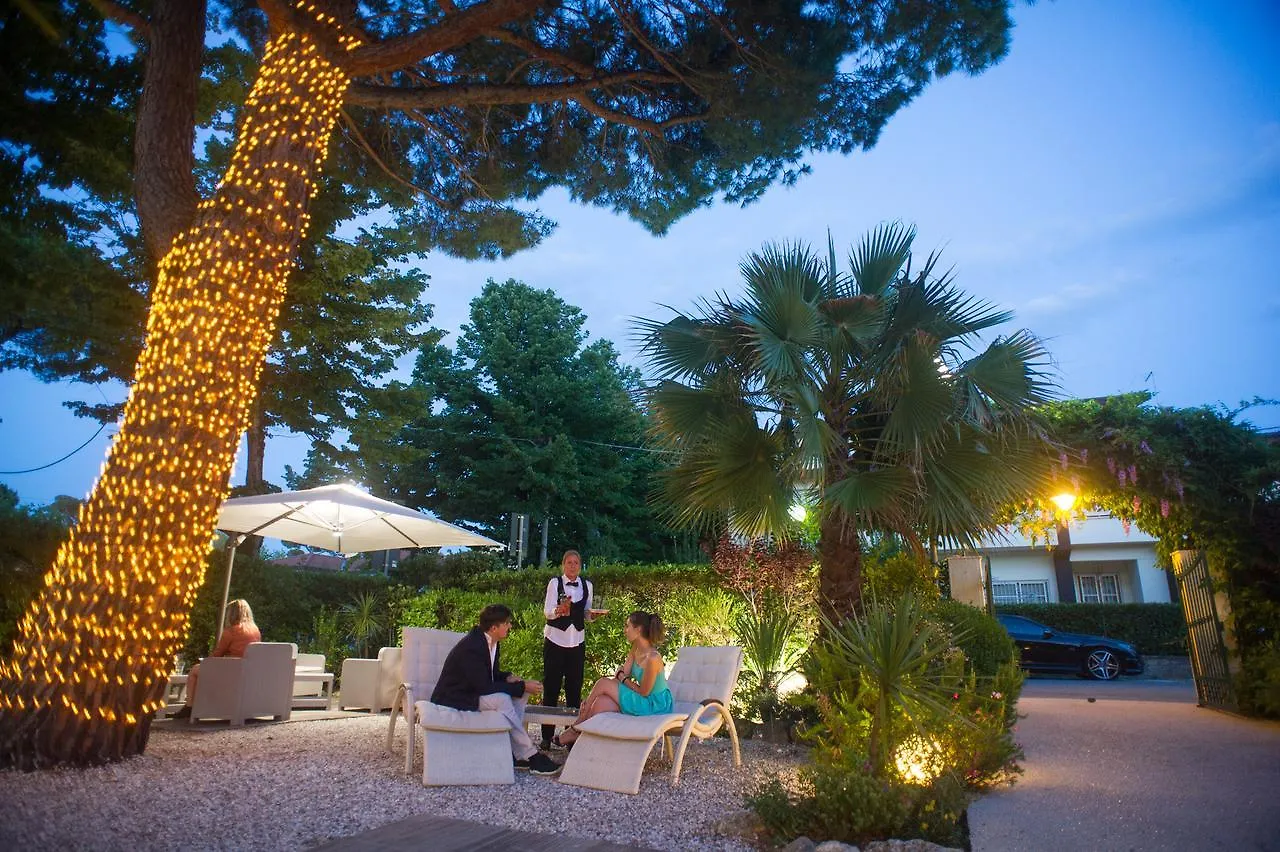 Hotel La Pace Forte dei Marmi 3*,