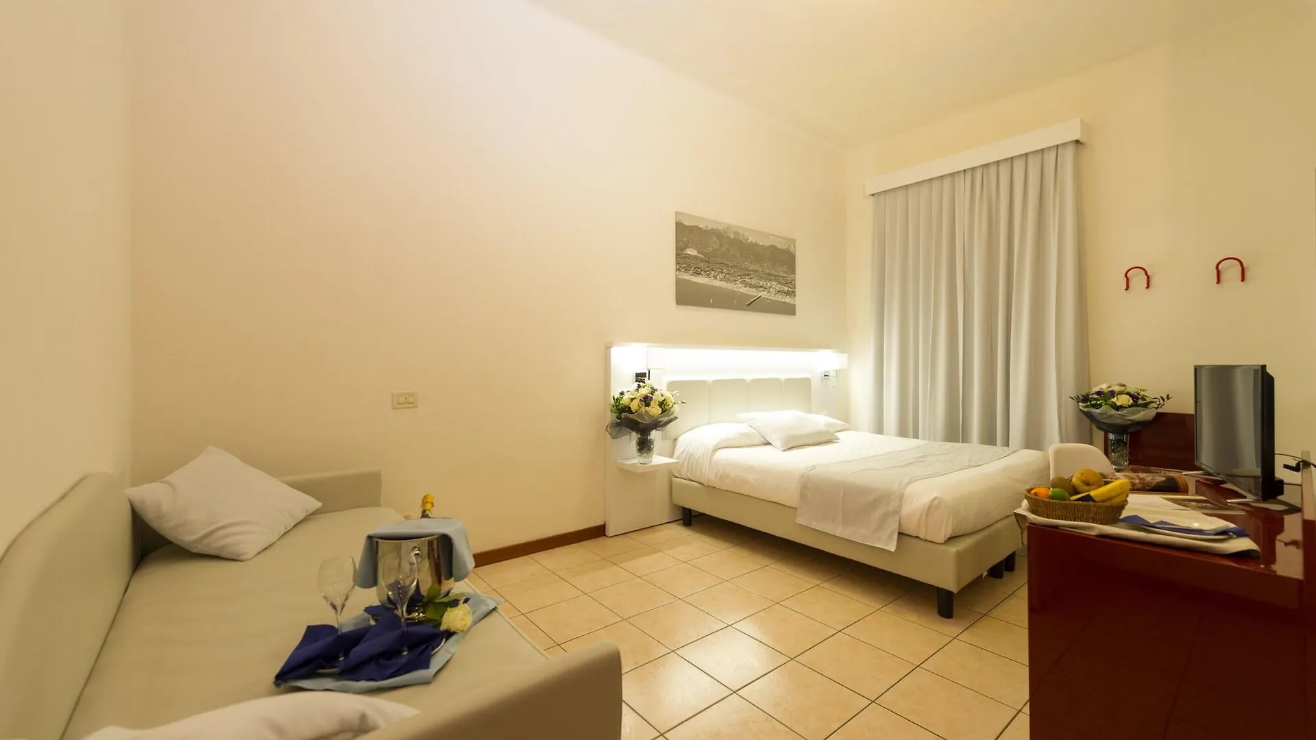 פורטה דיי מארמי Hotel La Pace 3*, פורטה דיי מארמי איטליה